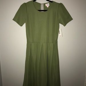 NWT LuLaRoe Green Amelia Dress with Pockets! Small